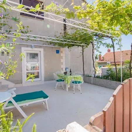 Veve - With Terrace Sea View Vanessa St Apartment